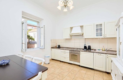Montovjerna Apartment | Garden Antique with Bubble Spa