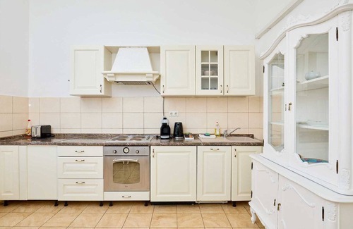Montovjerna Apartment | Garden Antique with Bubble Spa
