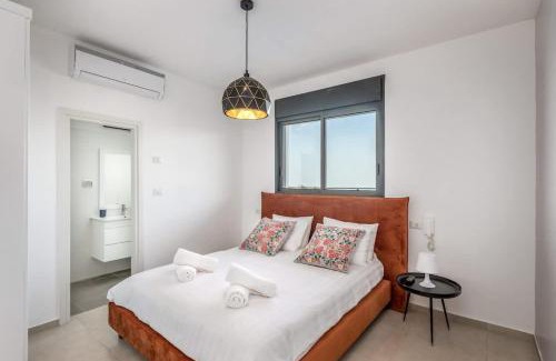 Tiberias Apartment | Garden Apartment Swimming Over the Lake