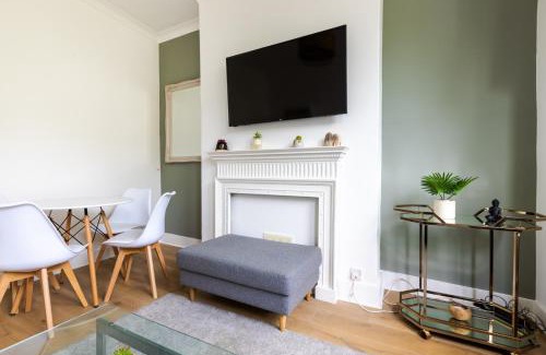 Addison Apartment | Garden Flat In the Heart of London