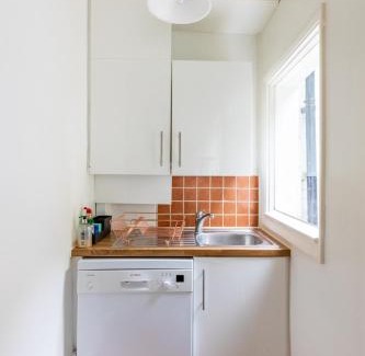 Addison Apartment | Garden Flat In the Heart of London