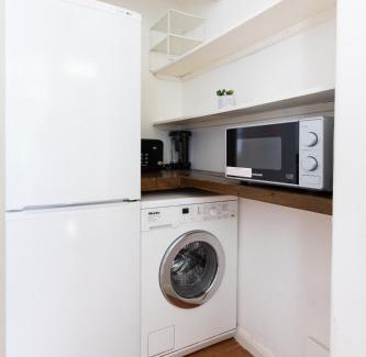 Addison Apartment | Garden Flat In the Heart of London