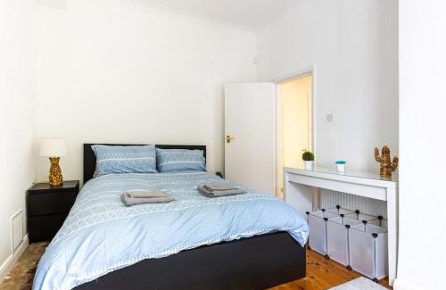 Addison Apartment | Garden Flat In the Heart of London