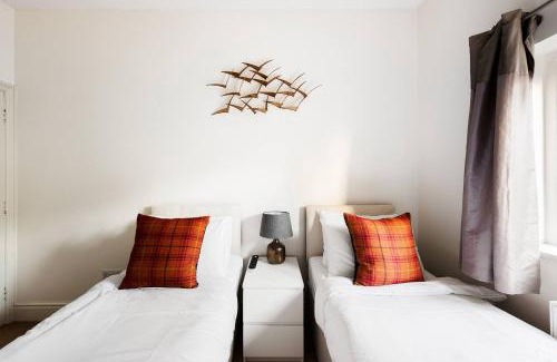 Ealing Apartment | Garden flat near Ealing Broadway