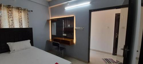 Kolkata Hotel | Garden Guest House 250m from VFS Global & Rene Tower , acropolis mall