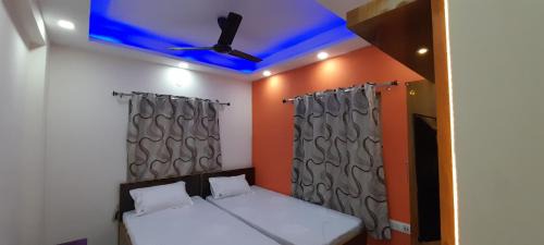 Kolkata Hotel | Garden Guest House 250m from VFS Global & Rene Tower , acropolis mall
