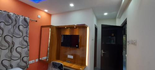Kolkata Hotel | Garden Guest House 250m from VFS Global & Rene Tower , acropolis mall