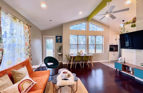 Woodinville Cottage | Garden Oasis the Heart of Woodinville Wineries