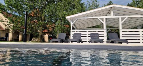 Balatonkeresztur Bed & Breakfast | Garden Panzió