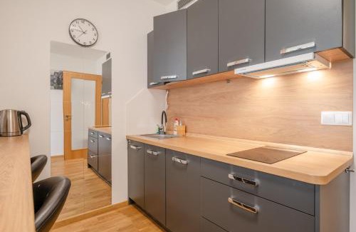 Prague 9 Apartment | Garden Studio near Metro Kolbenova