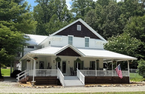 Blairsville Apartment | Garden Suite at Misty Mountain Inn