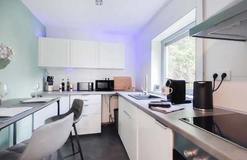 Schalksmuehle House | Garden View 1 - Design-Apartment, Küche, Garten - Sauerlanda