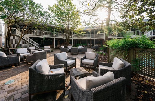 South Rehoboth Apartment | Garden-View King Room | Spacious Sitting Area