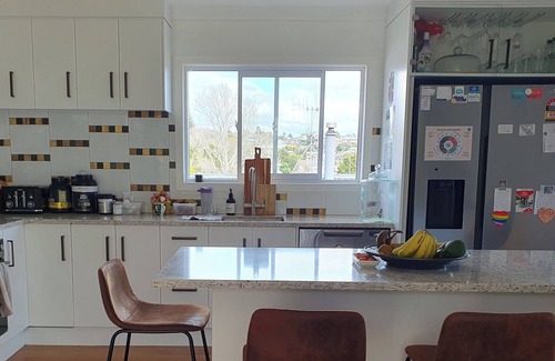 Tauranga Bed & Breakfast | Garden View room at 'Sherwood Forest' Shared Family Home - designed for wellness
