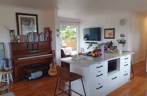 Tauranga Bed & Breakfast | Garden View room at 'Sherwood Forest' Shared Family Home - designed for wellness