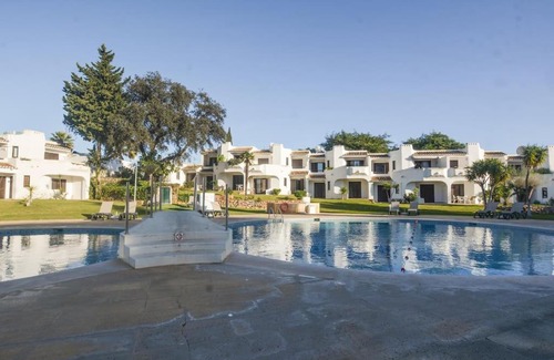 Alpouvar Apartment | Garden Village H92