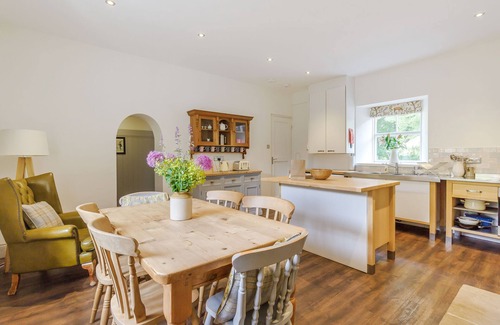 Hallington Cottage | GARDENERS COTTAGE, pet friendly, luxury holiday cottage in Bellingham
