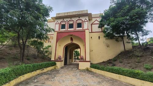 Malpura Hotel | Garh Pachewar Fort