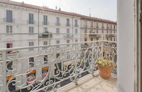 Zona Farini Apartment | Garibaldi & Isola District Functional Apartment