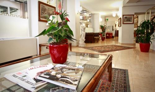Porta Garibaldi Hotel | Garibaldi Palace