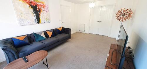 Dartford Apartment | Garland Modern 4 Bedroom House with Garden & Parking