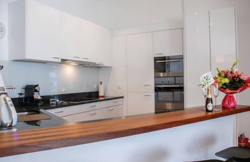 Orselina Apartment | Gartenwohnung Les Hirondelles by Interhome