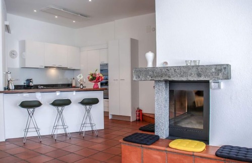 Orselina Apartment | Gartenwohnung Les Hirondelles by Interhome