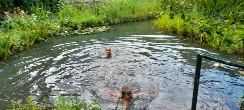 Lahntal Apartment | Gartenwohnung Mandl Garten Sauna Hot Pot Pool