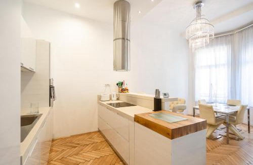 Ferencvaros Apartment | Garys bright and spacious two bedroom flat near Danube