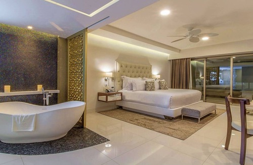 El Tezal Hotel | Garza Blanca Los Cabos 3-Bedroom n2 King, 2 Queens, Gourmet Kitchen, 3.5 Bath