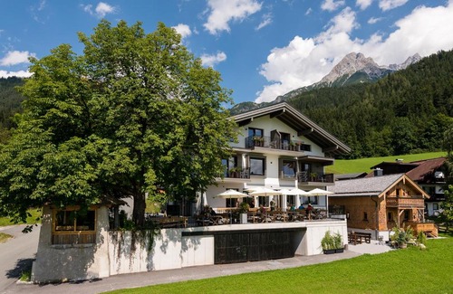 Saalfelden am Steinernen Meer Apartment | Gasthof Hubertus
