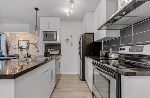 Crosstown House | Gastown Downtown Apartment very central