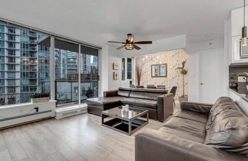 Crosstown House | Gastown Downtown Apartment very central