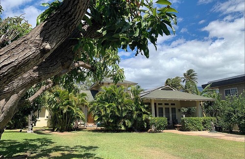 Kihei Villa | Gated 2-story beach house with big yard