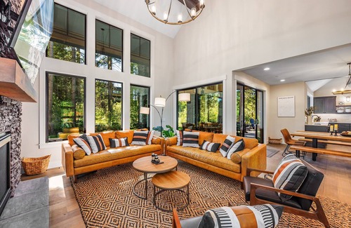 Roslyn House | Gated Luxury Retreat | Near Nelson Farm+Swim Spa/GameRm+Hidden Rewards Awaits