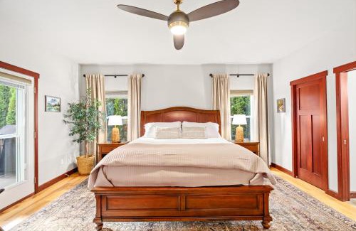 Coeur d'Alene House | Gated Retreat, Sleeps 8, Professional Kitchen, Fireplace, DreamCloud Mattresses