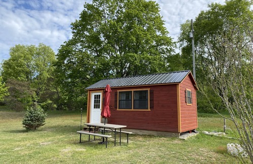 Thompsonville Cabin | Gatehouse Black Bear Cabin only 1 mile to Crystal Mt Ski Resortnn