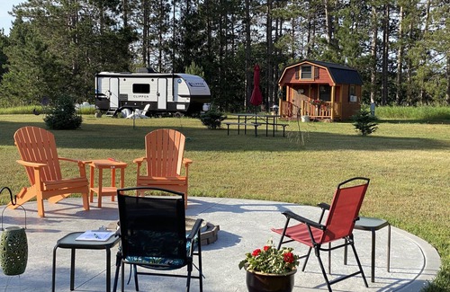 Thompsonville Cabin | Gatehouse Black Bear Cabin only 1 mile to Crystal Mt Ski Resortnn