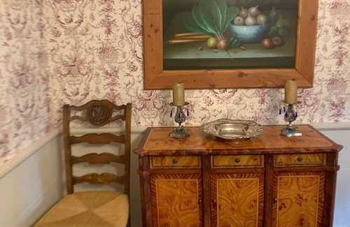 Watertown House | Gather your family at this country estate