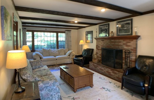 Watertown House | Gather your family at this country estate