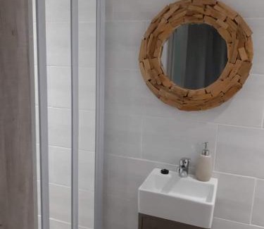 Fichardt Park Apartment | Gathering Guesthouse - Aloe room