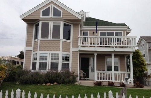 Cayucos House | Gathering Place overlooking beach, pier, and downtown Cayucos