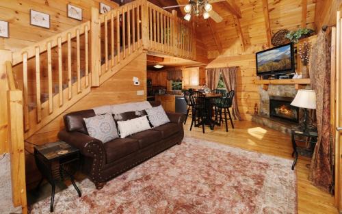 Gatlinburg House | Gatlinburg Secret Splash - Private Indoor Pool, Outdoor Hot Tub, Jetted Tub + Game Room
