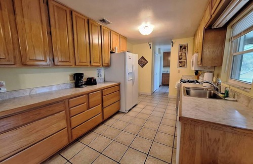Oviedo House | Gator Nest: 3-bedroom, 2-bath home, sleeps 6. Excellent for a relaxing, nature getaway Gator Nest: Charming 3-bedroom, 2-bath home that sleeps 6 — perfect for a relaxing nature getaway. New! Bring your own boat and enjoy fishing right from the ho