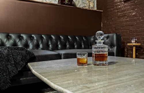 Cherokee Triangle House | Gatsby Glam 3BR Speakeasy Retreat in Louisville