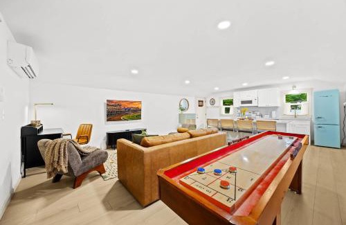 Cherokee Triangle House | Gatsby House Mansion w Game Lounge & Hot Tub