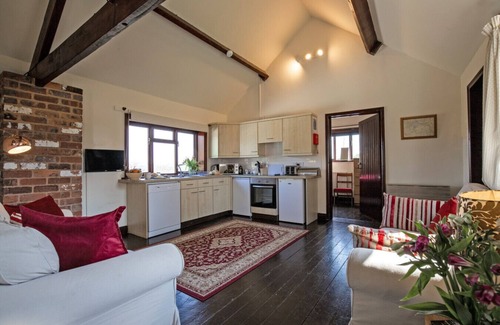 Denstone House | Zoes Cottage 5 mins drive to Alton Alpaca`s