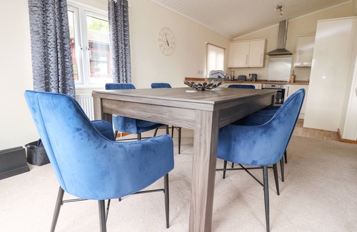 South Lakeland Leisure Village Cottage | 67 GRESSINGHAM, pet friendly, with pool in Warton