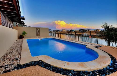 Exmouth House | Gecko - On the Marina with Pool & Private Jetty