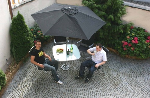 Volkach Apartment | Gemütliches Feriendomizil, kostenfreies WLAN, voll ausgestattet, helle Küche,romantisches Himmelbett